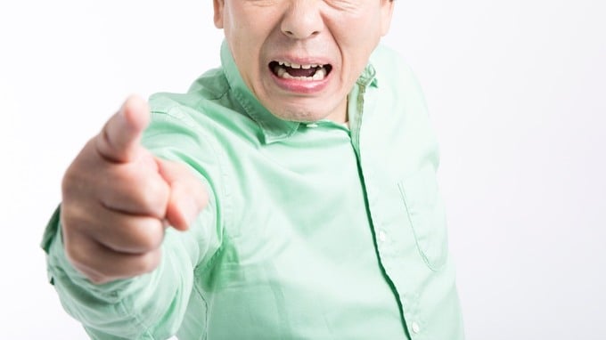 「母さんのために送っていたのに…！」月10万円仕送りの長男が激怒。年金月11万円・83歳母が続けていた〈弟世帯支援〉発覚の夜