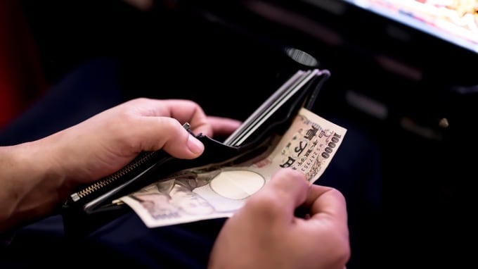 年金28万円・資産潤沢・ローン完済で「老後は安泰」のはずだった71歳男性が、家計崩壊・夫婦関係悪化へ…友人に誘われた〈軽い暇つぶし〉の代償