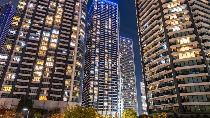 勝どき、晴海フラッグ…タワマンに群がるのは世帯年収1,500万～2,000万円の小金持ち？〈真の富裕層〉がタワマンを選ばないワケ