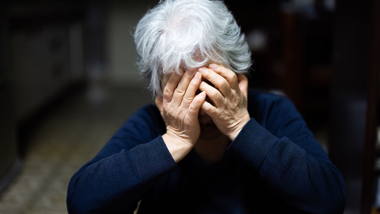 「何のために100円を惜しんできたのか」〈貯金2,500万円〉10年前に夫を亡くした75歳妻の慟哭。 “将来の不安”に怯え、資産を守り続けた「節約生活」の虚しすぎる結末