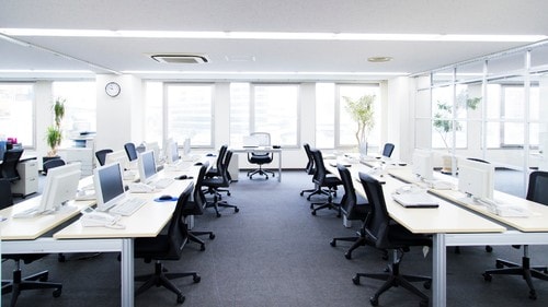 新型コロナ感染拡大、リモートワークが加速する「テナントドミノ倒し」。（※写真はイメージです／PIXTA）