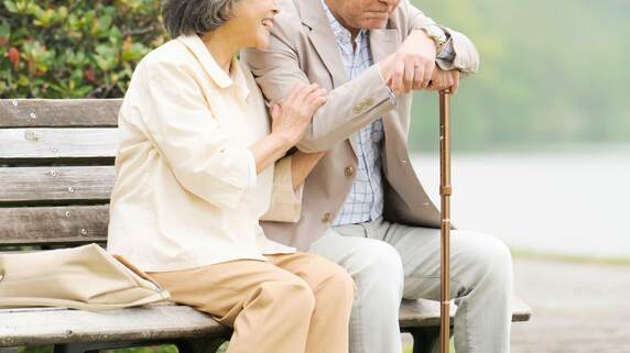 「節約ばかりの人生でした」〈年金月25万円・貯蓄3,700万円〉71歳夫婦、老後に気づいた“取り戻せない時間”