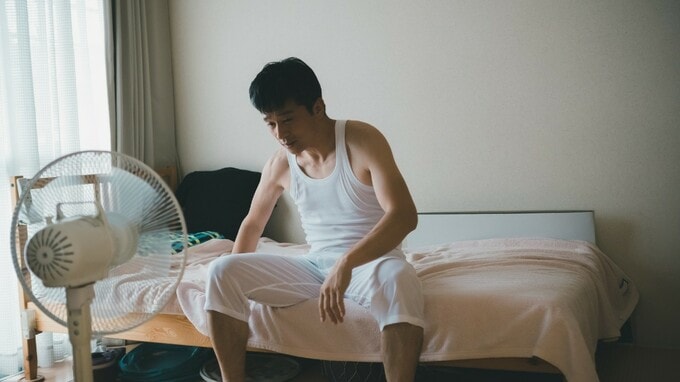 熱帯夜で寝不足に？夏の睡眠の質低下が仕事に与える影響【医師が解説】