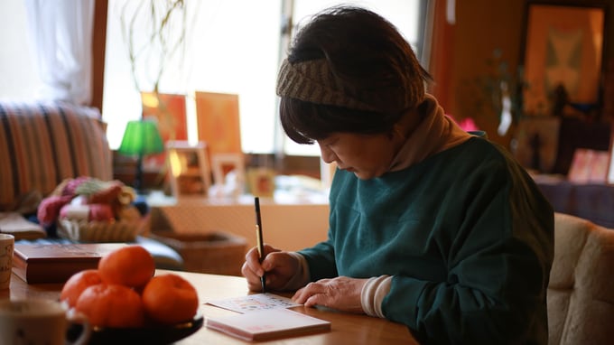 ずっとあなたが羨ましかった…「夫婦で年金月25万円」終活＆節約を意識した〈63歳女性〉が「年賀状じまい」をとどまったワケと数十年ぶりにつながった「細い縁」