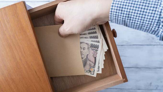 「こんなところに隠していたなんて…」72歳父の死後、47歳息子が発見した〈予想外の現金〉と切ない理由
