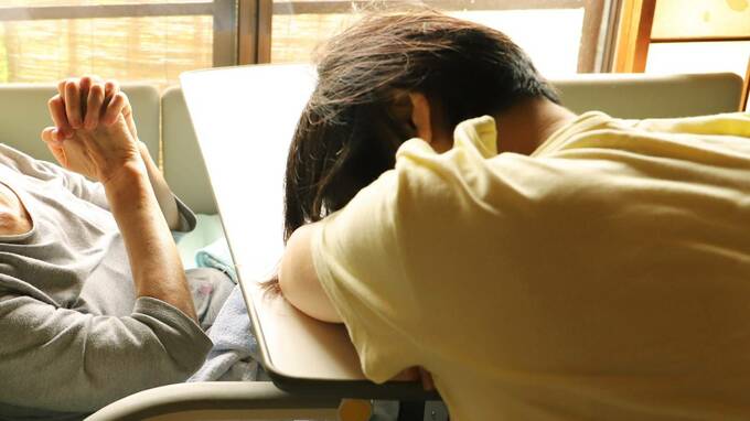 「私、何のために頑張ってきたんだろう」〈要介護2・年金月17万円〉80歳母の一言に、46歳娘が涙した夜