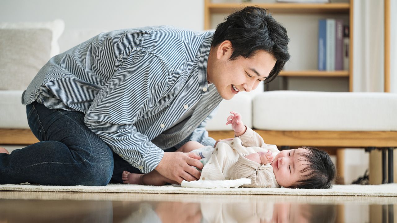 日本の男性の育休、「育休中の給与は8割支給」なのに“実質手取り10割”になるカラクリ