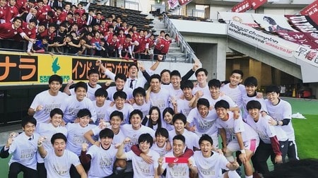 早稲田大学ア式蹴球部の選手とマネージャー