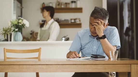 「もう限界だ…」年金月28万円・貯金3,500万円、“理想の老後”を送るはずの67歳夫婦を襲った〈価値観のズレ〉