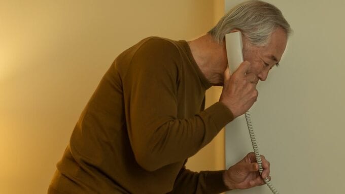 仕送りやめるから…息子の宣告に年金10万円・74歳父「親が死んでもいいのか」受話器を握りしめ絶叫。“月3万円の定期収入”と“親子の縁”が途絶える日【CFPの助言】