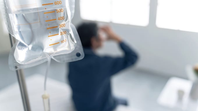 はじめは手術をためらいました…咽頭がんで声を失った40代夫。妻へのメモに記された“壮絶な本音”と「現収入・月50万円」の救い【FPが解説】