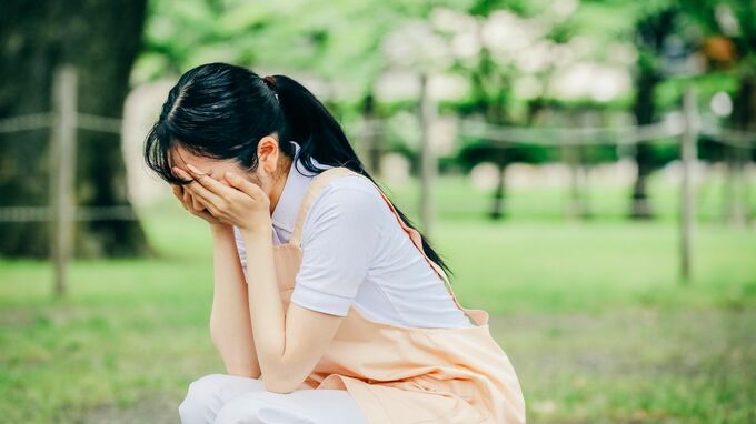 「心が押し潰されました」手に職をつけるため介護士になった月収23万円・28歳女性…入社1週間、有料老人ホームの“裏側”で目撃した〈踏みにじられる瞬間〉【FPが解説】