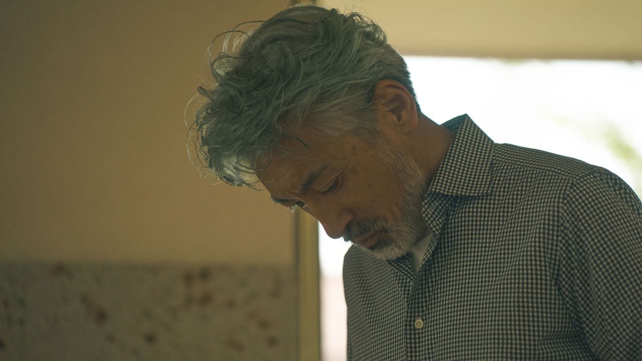 「愚かでした…」〈年金月18万円〉76歳男性、屋根の雨漏りを「驚愕の方法」で補修、〈修繕費500万円〉のツケ