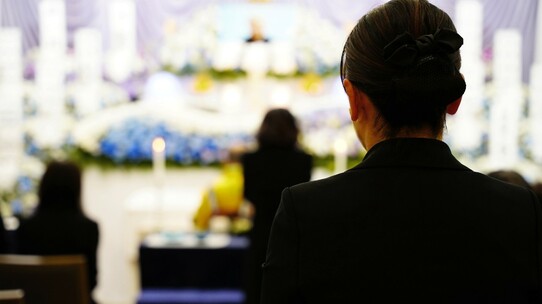 虐げられた子ども時代でした…疎遠な母から届いた父の訃報に、40代女性が取った「最終手段」