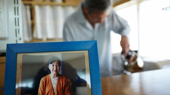 「それでも生きていくしかない…」…最愛の妻、享年67歳で逝去。夫に追い打ちをかける「まさかの遺族年金」