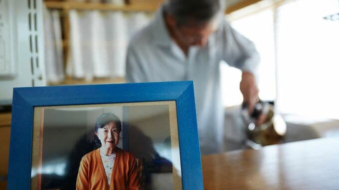 「それでも生きていくしかない…」…最愛の妻、享年67歳で逝去。夫に追い打ちをかける「まさかの遺族年金」