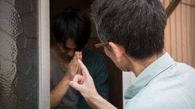 お願い、出て行って…アパートオーナー、賃借人の「立ち退き問題」のあまりに高いハードルに絶望【弁護士も心痛】