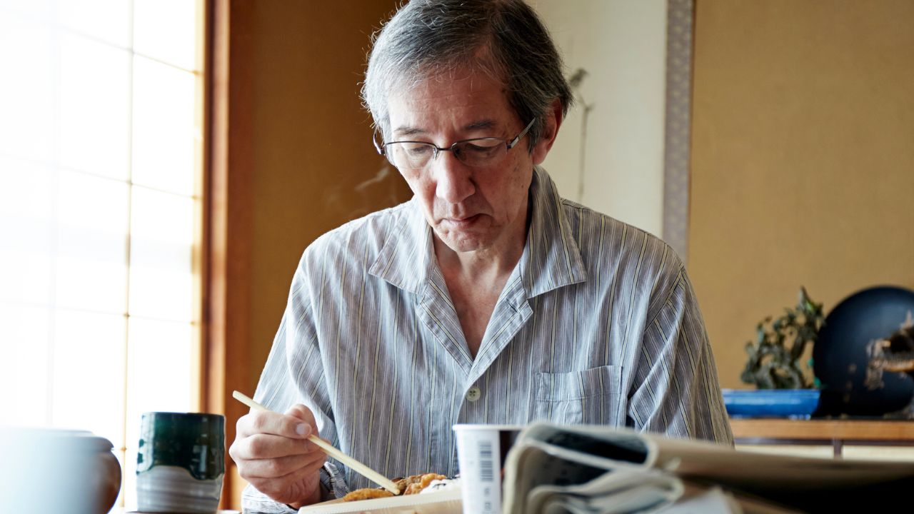 「うっ、ウソだろ…」半年ぶりの帰省で38歳息子が絶句。年金月20万円・都内実家で「孤独死寸前」だった78歳父の惨状