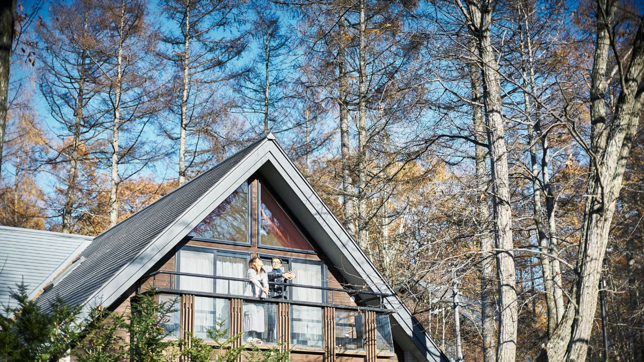 軽井沢移住なんてやめればよかった。「退職金2,000万円・年金26万円」65歳定年夫婦の後悔…移住半年後に覚えた猛烈な焦燥感→騙し騙し暮らした3年後、東京帰還の決定打となった「深刻な事態」【CFPの助言】