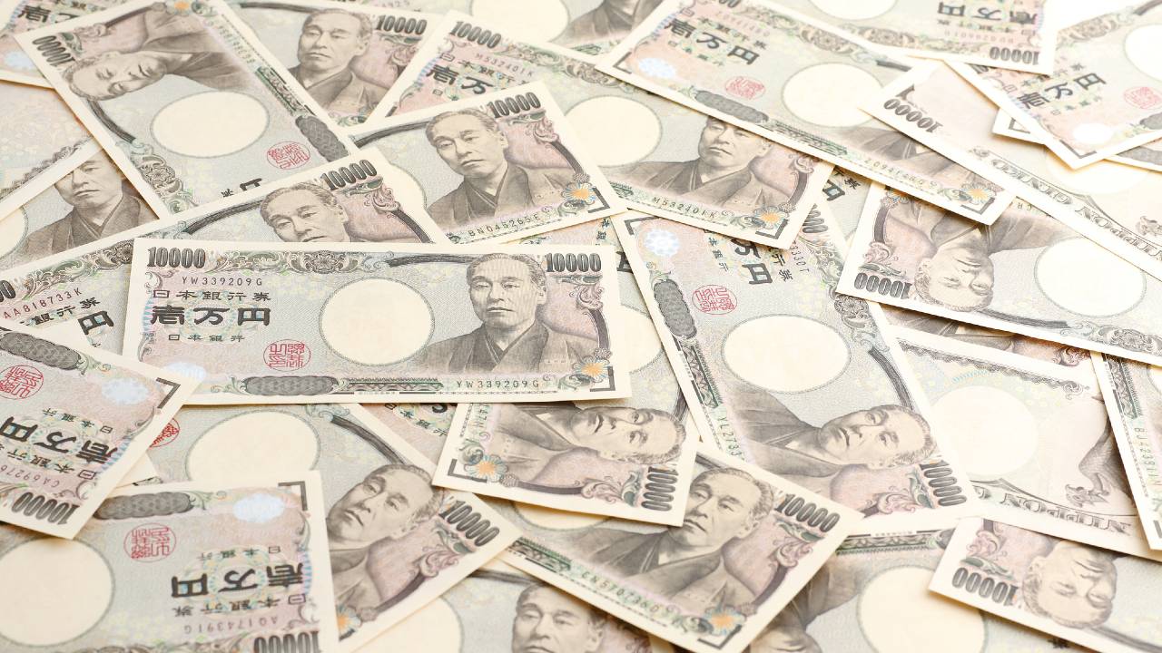 年金受給者に5,000円に「そうじゃない！」と総ツッコミ…ばら撒きの果てにある、日本の悲惨 