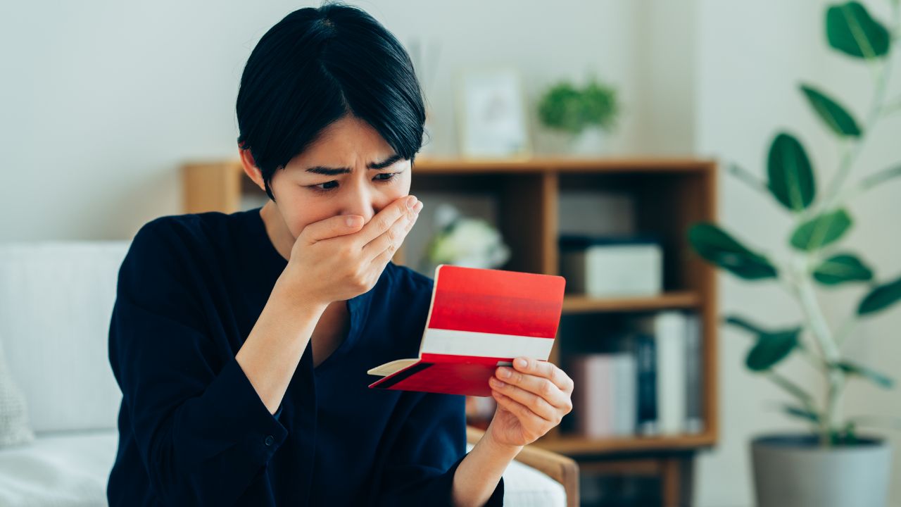 〈年収1,200万円〉〈タワマン住み〉38歳エリート未婚男性、マッチングアプリで出会った婚約者に“通帳”を見せたら…彼女が「なにも言えない」と黙りこくったワケ