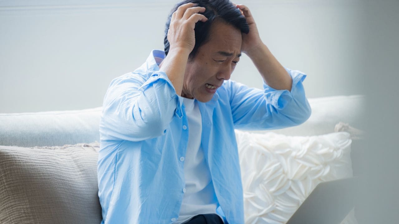 〈年金18万円〉悠々自適のはずの78歳母が「生活苦」。駆けつけた45歳長男「パソコン画面の地獄絵図」に絶句