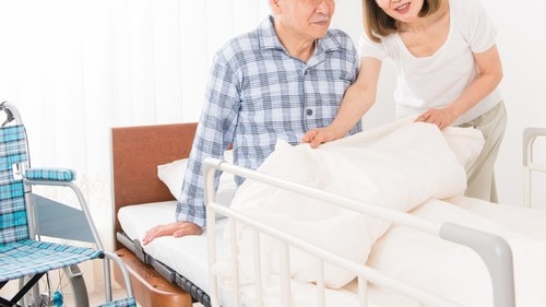 付き添いは、手術直後の面会を断られる病院もあり、対応は病院によって異なるという。（※写真はイメージです／PIXTA）