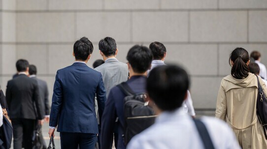 40代後半「非正規男性」の悲鳴…“団塊ジュニア”が直面した、正社員との残酷な給与格差