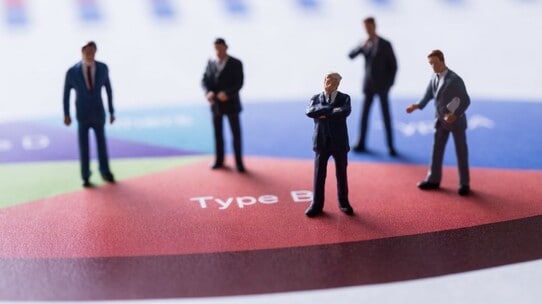 「一喜一憂しない投資」も可能に？ 株式と同程度のリターン獲得＆変動率の抑制… ヘッジファンド投資のスゴいメリット