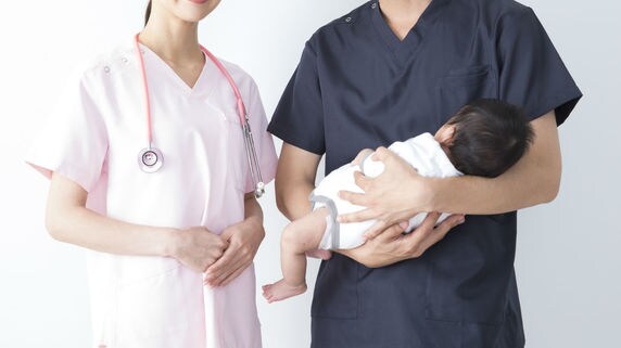 やっぱり入園は難しい?「夫婦で医師」の場合の保育園事情
