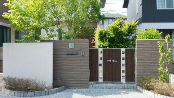 なんか嫌だ、この家…。世帯年収900万円・こだわりのマイホームを〈6,000万円〉で購入した35歳妻。幸せいっぱいのはずが、入居直後に感じた「違和感」に苦悩