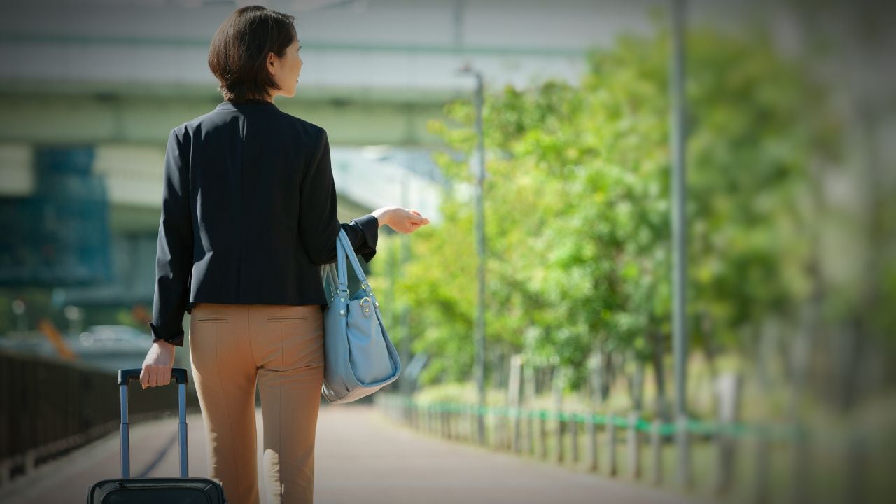 「私を置いていかないで！」と泣き叫ぶ〈年金月10万円〉76歳母。それでも〈月収44万円〉53歳娘が一度も振り向かずに実家を出た理由