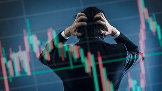 【株価暴落の恐怖】周到な投機家・呆然の投資初心者…過酷な状況を乗り切る方法は?