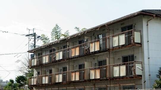 老朽アパートの倒壊リスクに「目をつぶる所有者」が多すぎる