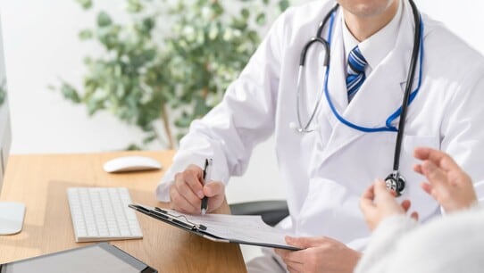 AIでも代替不可能…人手不足の医療業界で要となる「医師事務作業補助者」の今後【大学教授が解説】