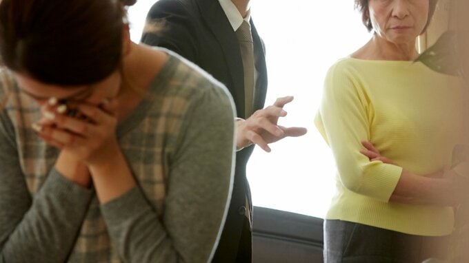 “勝手に冷蔵庫をあさる義母”に「ここはホテルじゃない！」と絶叫…〈転勤先に居座る義両親〉に妻が限界を迎えたワケ