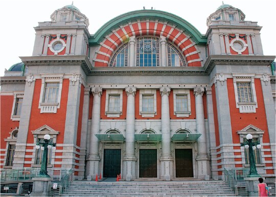 1918年　岡田信一郎、辰野片岡建築事務所　大阪市北区中之島1-1 -27 出所：『京都・大阪・神戸 名建築さんぽマップ増補改訂版』（エクスナレッジ）より抜粋