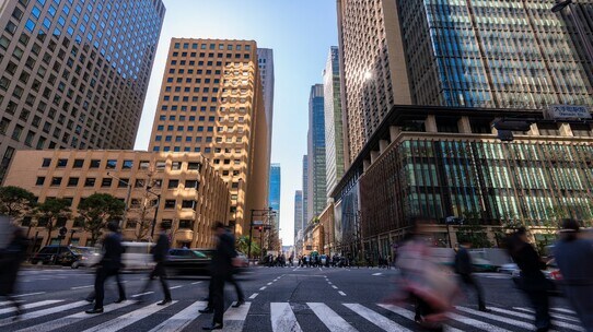 成約データで見る東京都心部のオフィス市場動向(2021年上期)-エリア別・業種別・ビルクラス別に見た「オフィス拡張移転DI」の動向