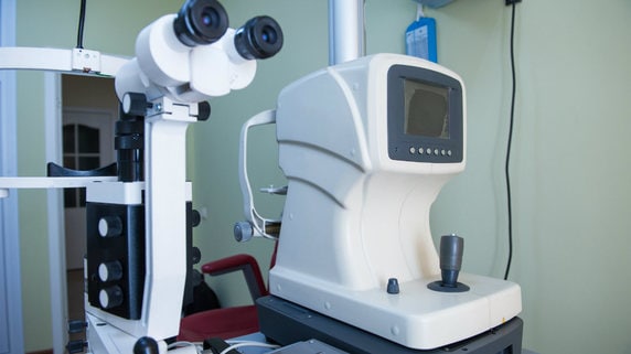 若者でも老眼に!? 「目のぼやけ」を引き起こす原因とは