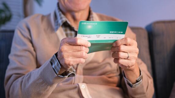 「働いている間は年金をもらわないほうが得だと…」〈月収30万円・68歳男性〉3年間の繰下げ受給で気づいた〈思わぬ誤算〉