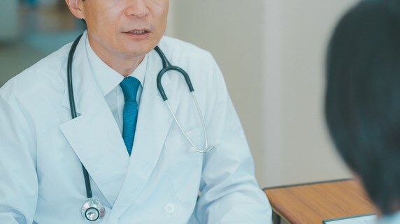 高所得の終了…どこでも稼げる最強資格・医師の「55歳の崖」