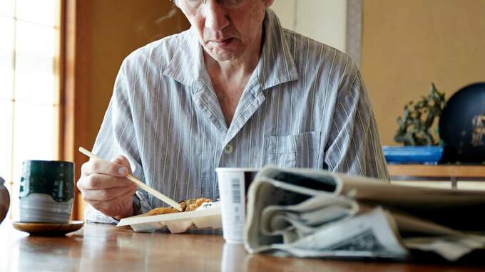 「そろそろ言わなきゃな…」85歳父が差し出した“1枚の紙”に、凍りついた帰省中の息子――〈通帳から消えた1,000万円〉の真相