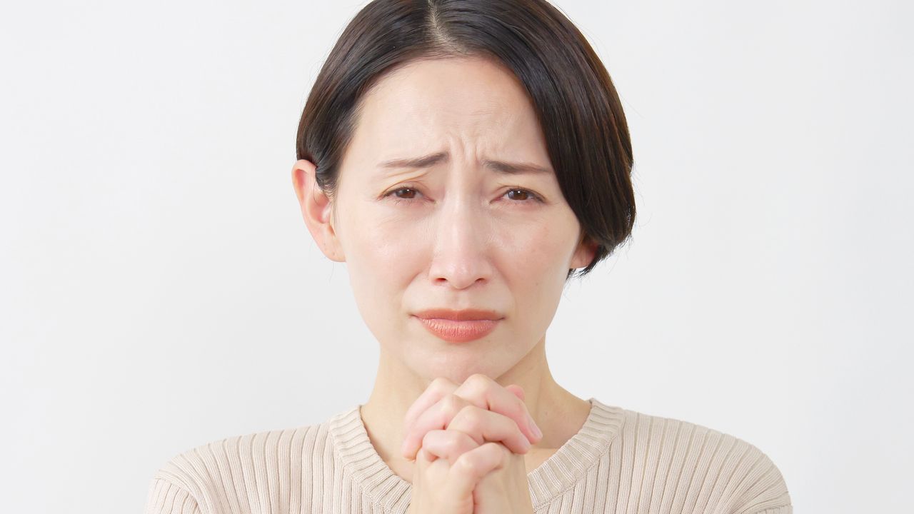 「お願いします。この家を売ってください…」〈手取り月27万円〉45歳独身ひとり娘、同居する〈年金月13万円〉76歳母に懇願した「切ない理由」