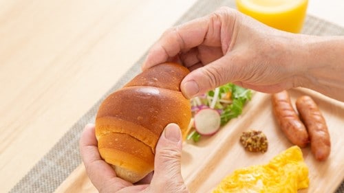 90代母親の朝食はとにかく、すごい品数にすごい食欲だという。（※写真はイメージです／PIXTA）