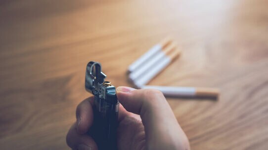 「たばこ税」が過去40年で15倍に!増税の歴史からみるわが国の税制の問題点