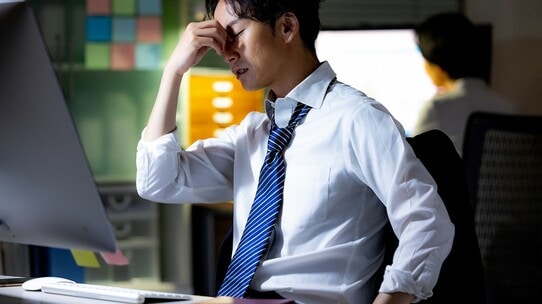 過労死ラインは?…残業60時間で脳・心疾患の発症リスクは2倍超の恐怖【産業医が解説】