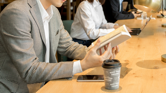 1冊の本を30分で3回読んで内容を理解する…驚愕の読書術