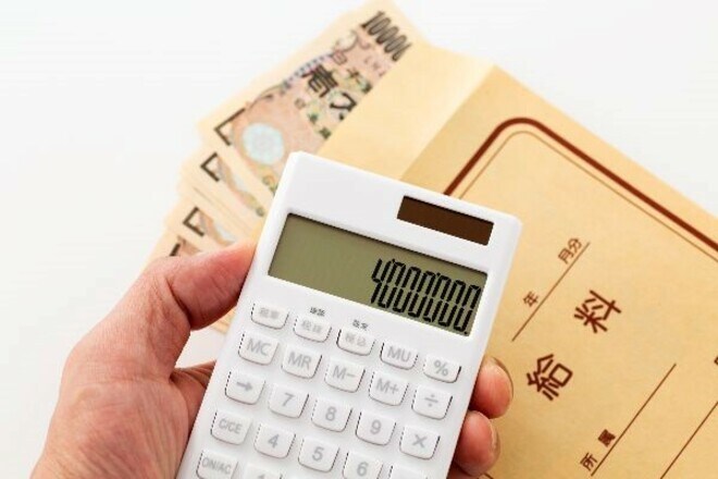 年収400万円で不動産投資はできるのか？（画像：PIXTA）