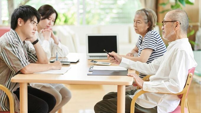 「死ぬまで、この後悔は消えない」兄の忠告無視で実家を〈3,500万円〉かけて二世帯住宅にした弟一家の末路。48歳長男が背負った「重すぎる代償」