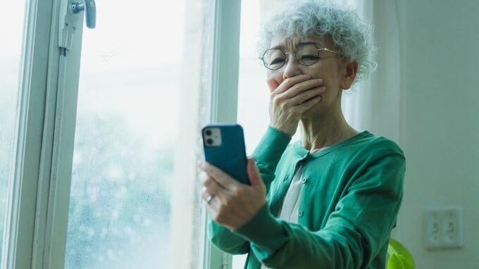 「お願いよ、戻ってきて…」45年一緒に暮らした娘が、まさかの独り立ち。夫と2人暮らしになった68歳母が〈資産5,000万円超〉でも窮地に追い込まれた理由